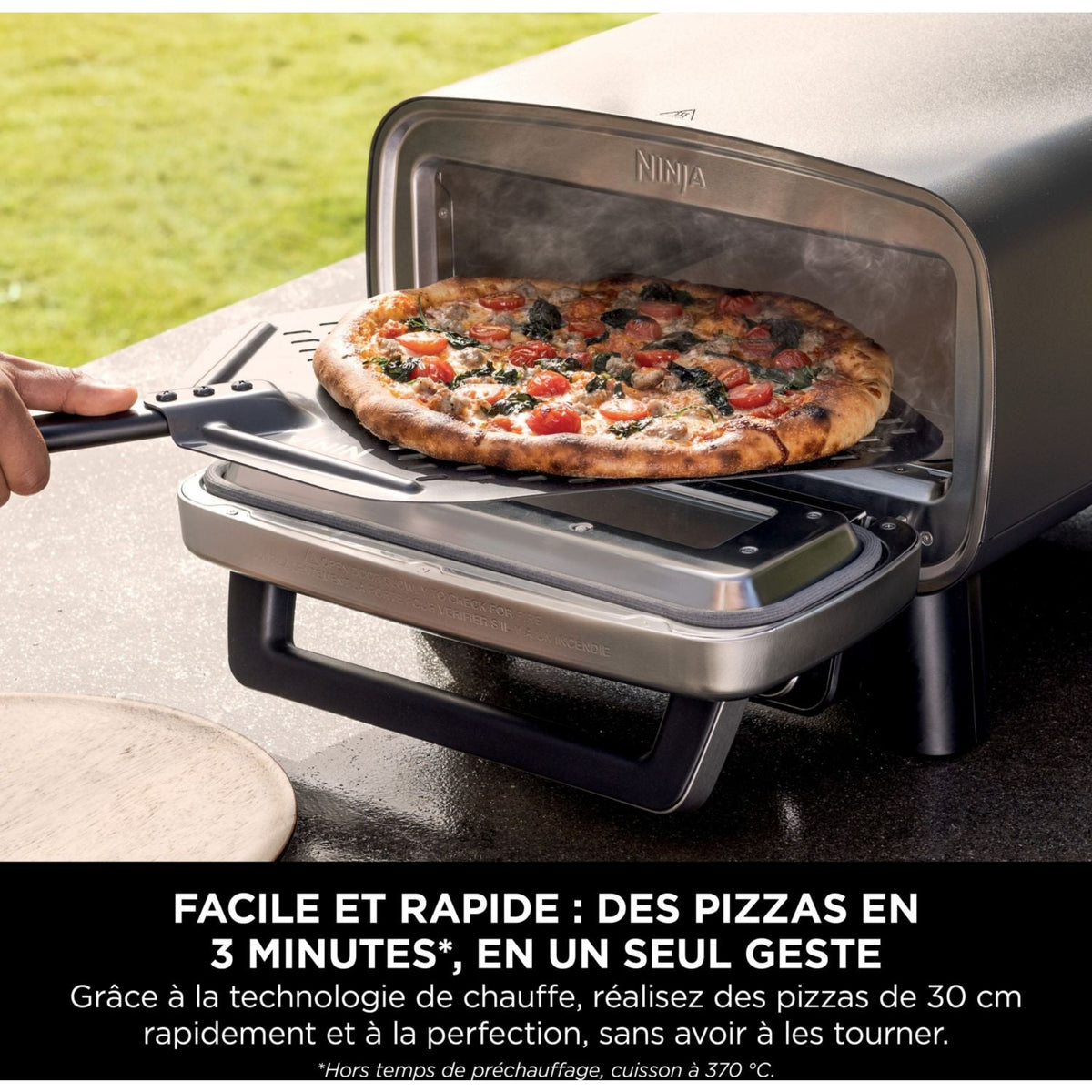 Forno per pizza elettrico Ninja MO201EU inox nero pizza 30 cm, funzione air fryer, termostato digitale per uso in esterni