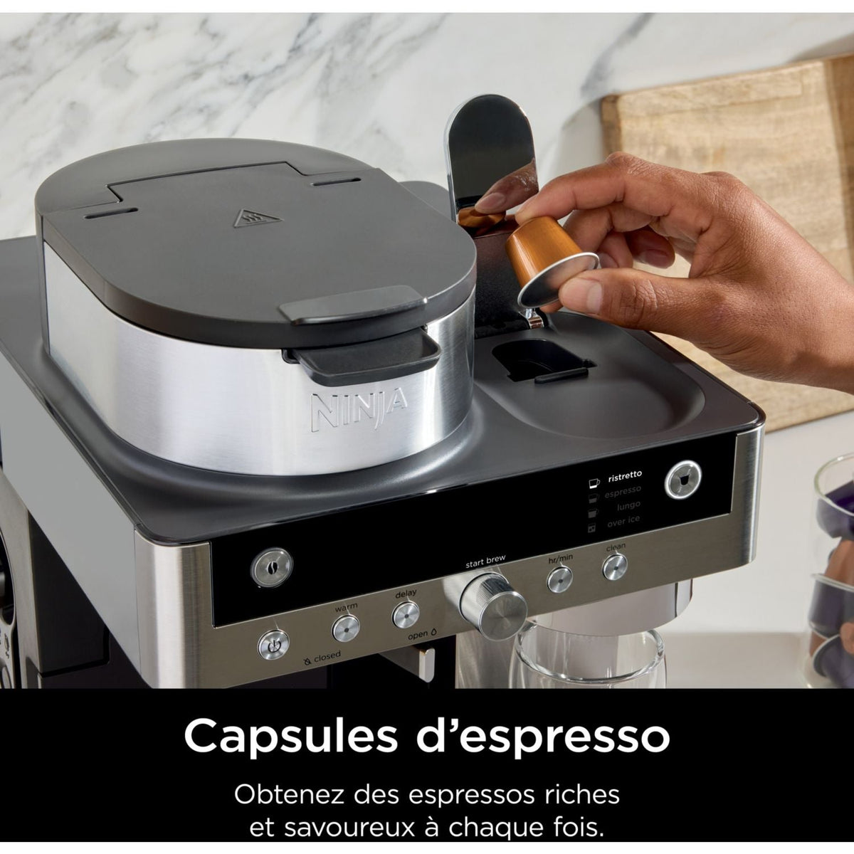 Macchina da caffè a filtro e capsule Ninja con montalatte integrato CFN803EU