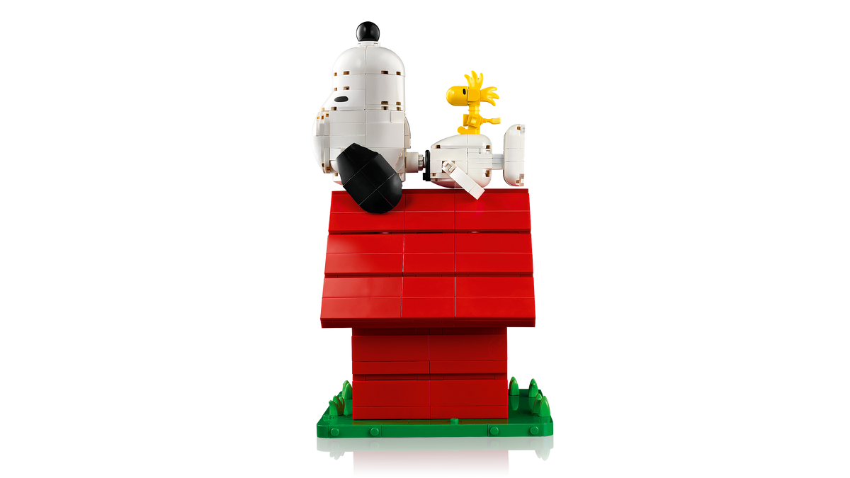 LEGO® Ideas – Peanuts: la cuccia di Snoopy (21368)