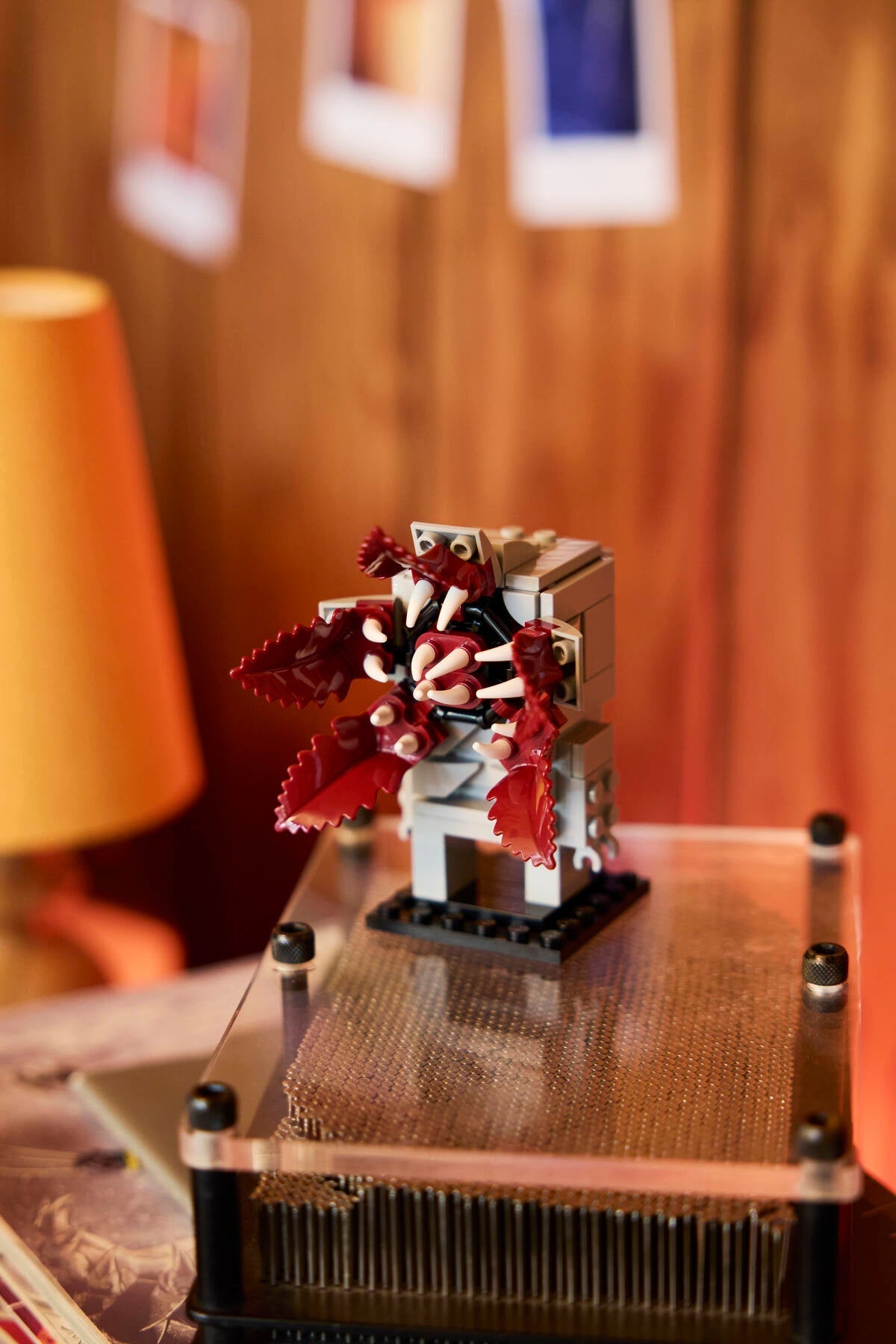 LEGO® BrickHeadz – Personaggi di Undici, Max, Demogorgone e Holly (40879)