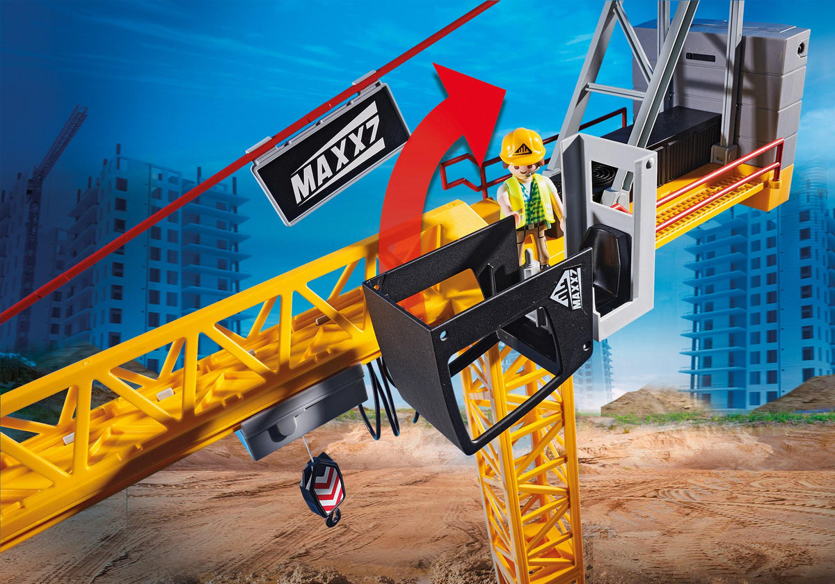 Gru radiocomandata con muro in costruzione