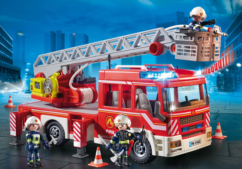 Camion dei pompieri con scala girevole