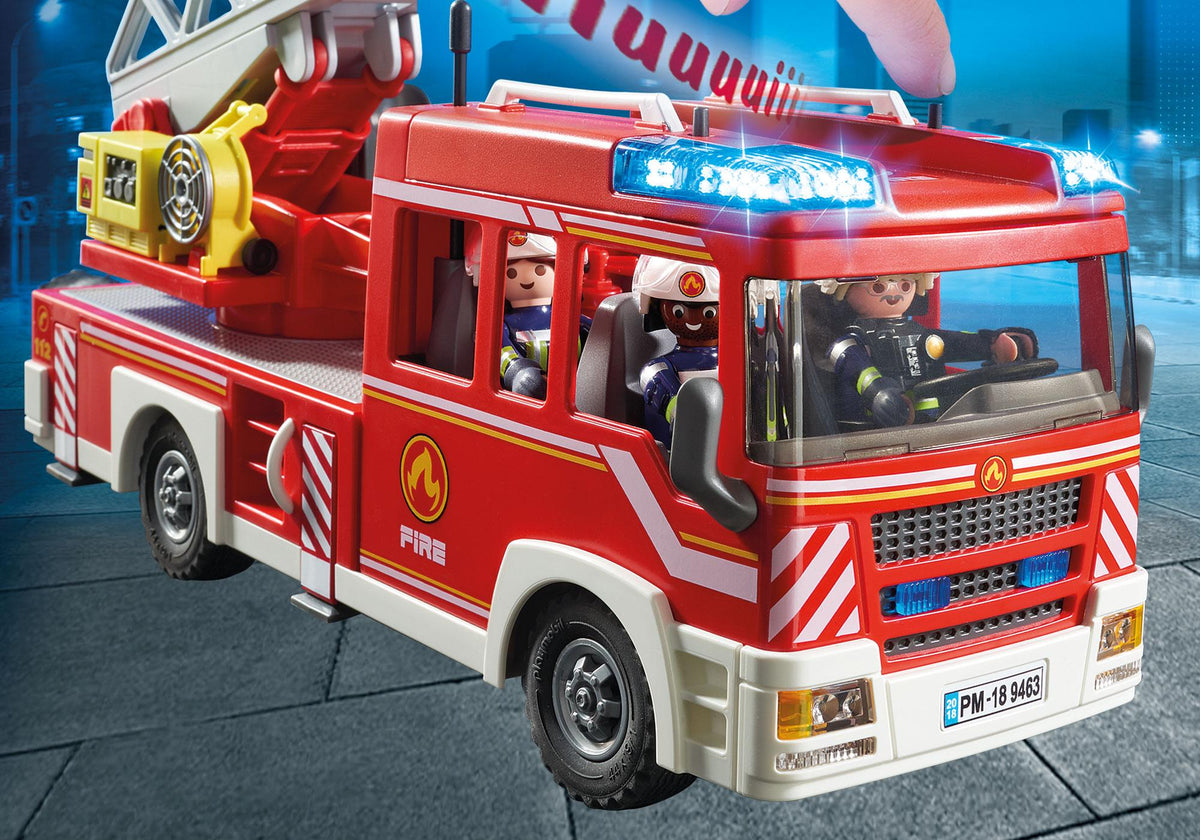 Camion dei pompieri con scala girevole