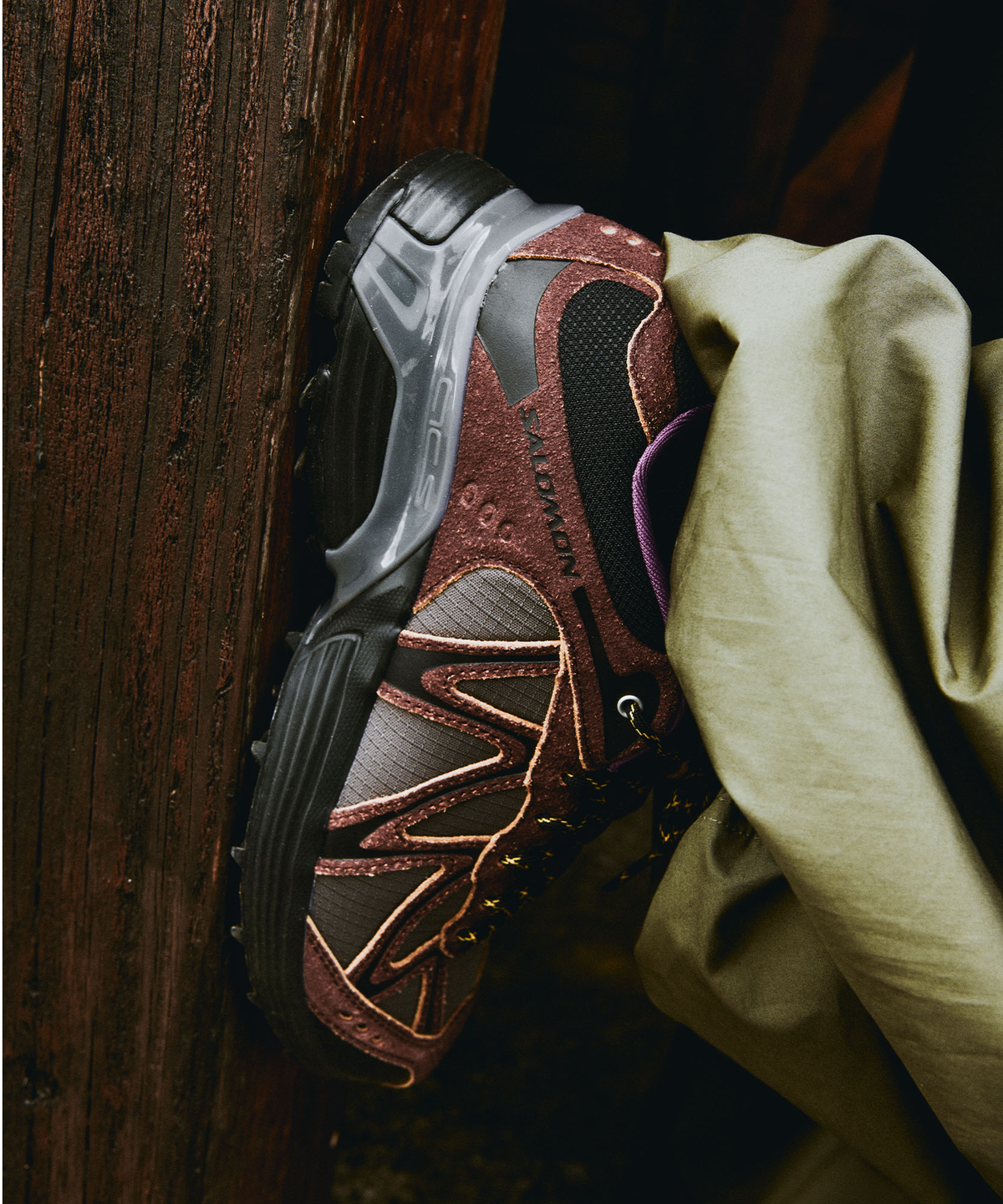 Salomon XT-WHISPER EXPEDITION Unisex - Black / Bitter Chocolate / Concord Grape