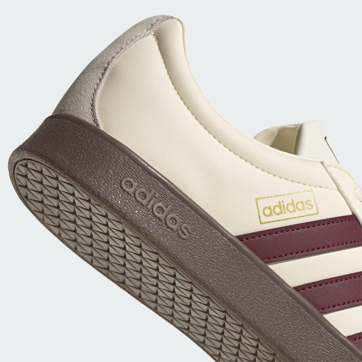VL Court Classic Shoes – Shadow Red / Shadow Red / Gold Metallic