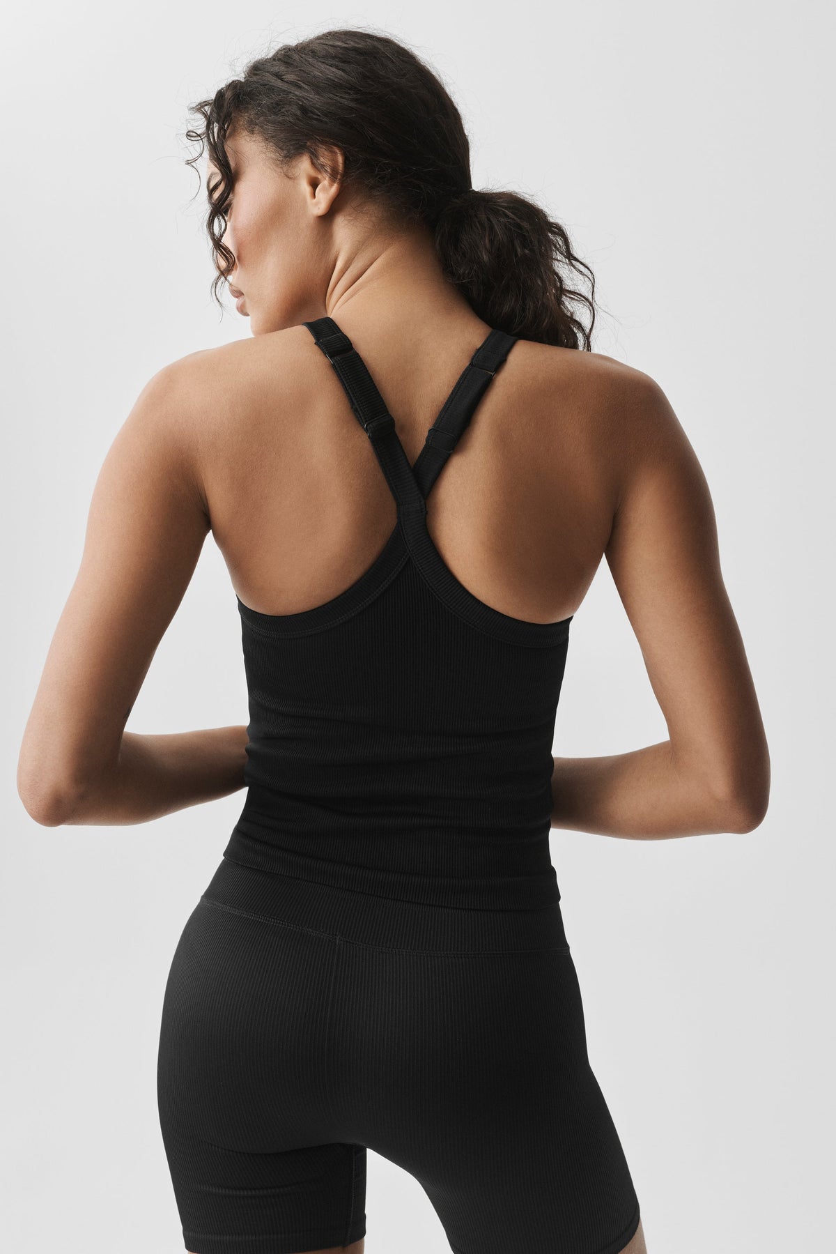 Top sportivo lungo a coste senza cuciture Favorite - Nero