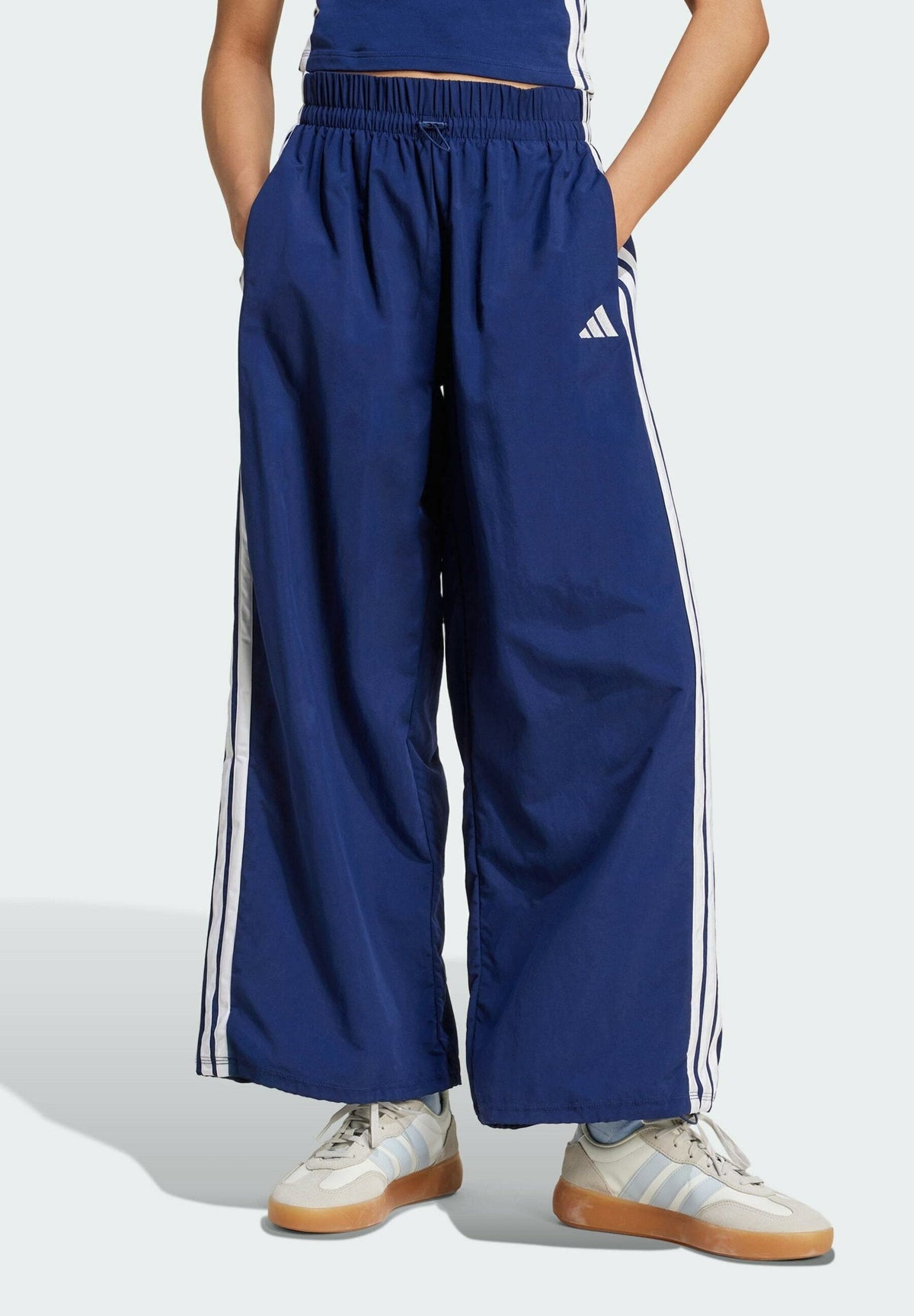 adidas Sportswear Essentials 3 Stripes Lifestyle Woven Parachute – Pantaloni della tuta Donna
