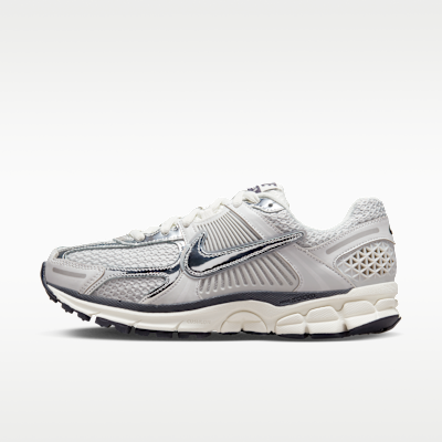 Nike Zoom Vomero 5 Donna – Photon Dust/Gridiron/Sail/Chrome
