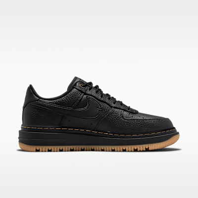 Nike Air Force 1 Luxe Uomo – Nero/Bucktan/Gum Yellow/Nero