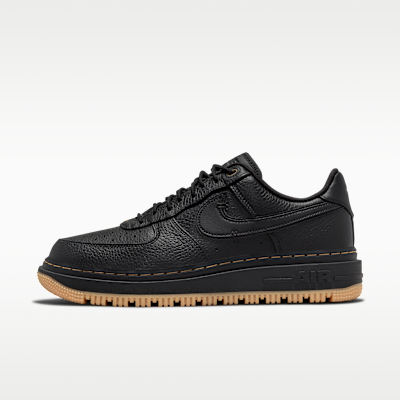 Nike Air Force 1 Luxe Uomo – Nero/Bucktan/Gum Yellow/Nero