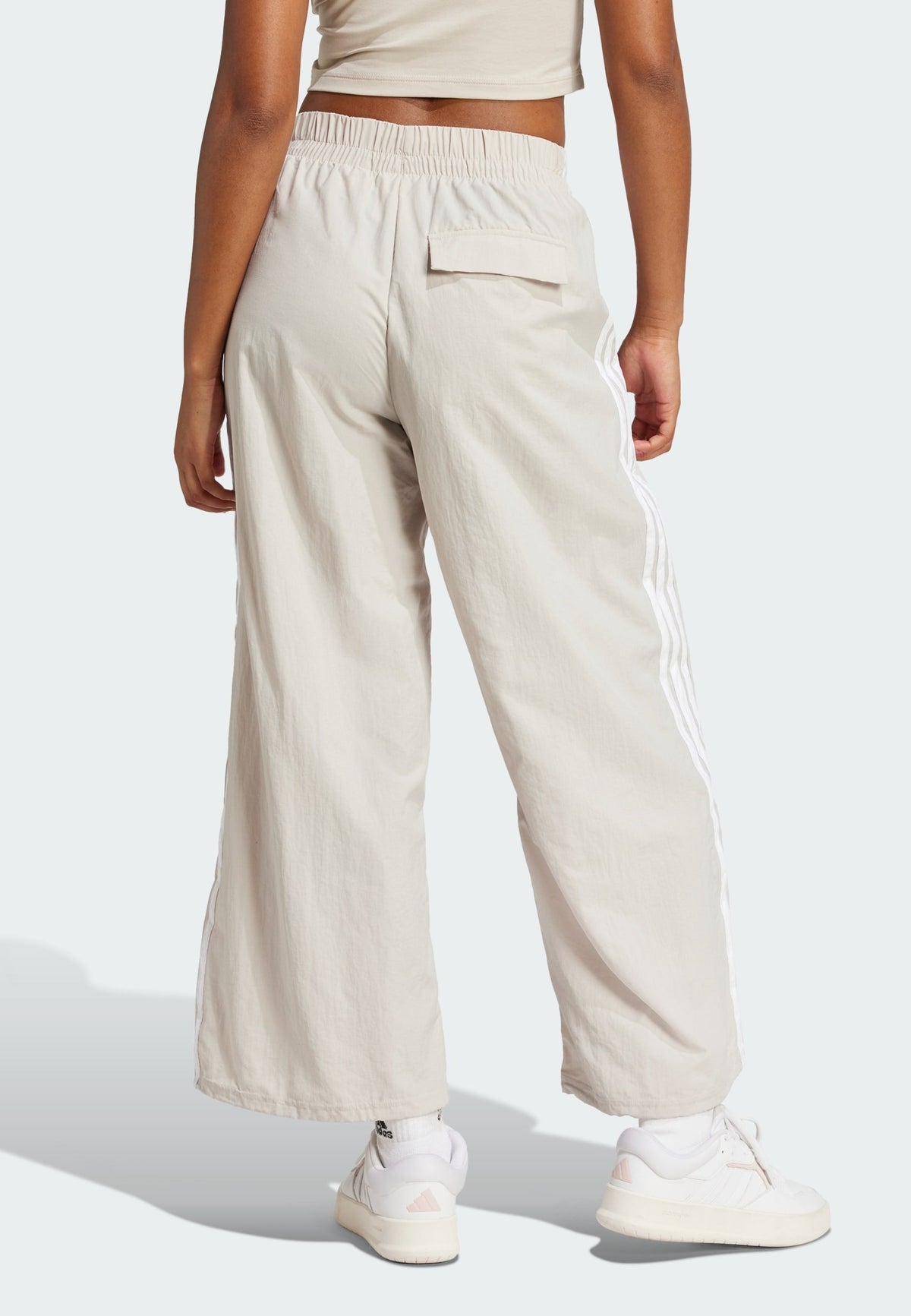 adidas Sportswear Essentials 3 Stripes Lifestyle Woven Parachute – Pantaloni della tuta Donna